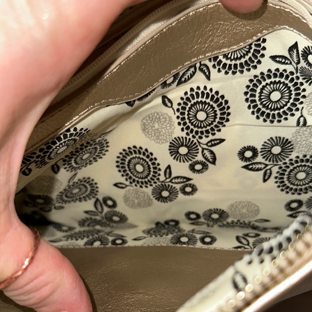 NWT Alyssa lead safe leather Gold Clutch with Wristlet large size so cute 🥰 - Picture 8 of 10